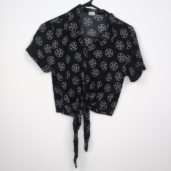 Spirit Tops - Spirit Of Halloween Women's Medium Black Pentagram Pentacle Cropped Short Sleeve